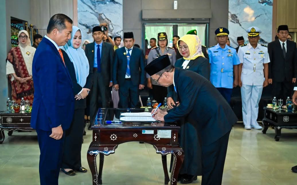 Gubernur NTB Lantik 392 Pejabat Administrator & Pengawas