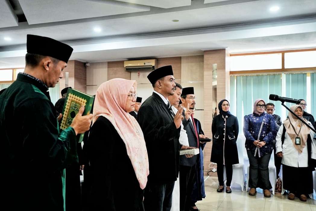 Wagub Erwan Lantik Anggota BPSK Jabar 2026-2031